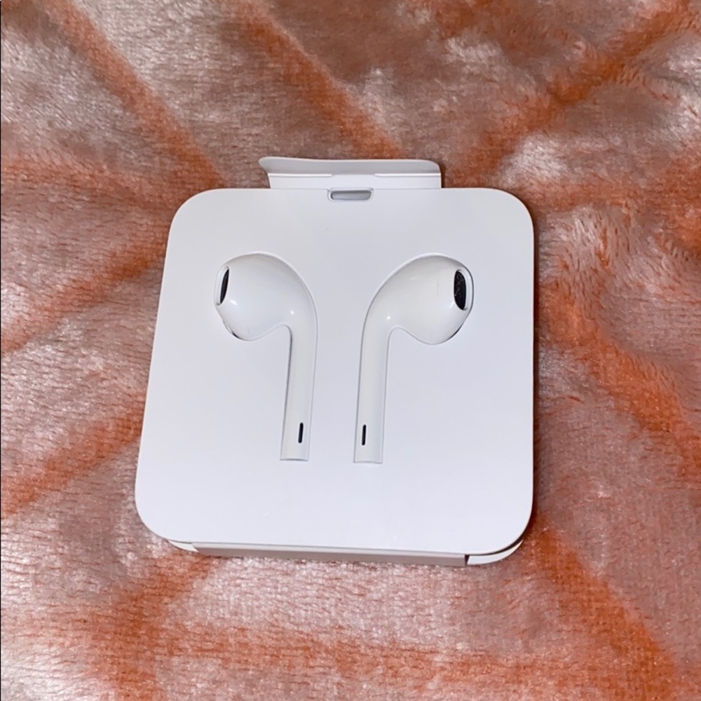 EarPods with Lightning Connector